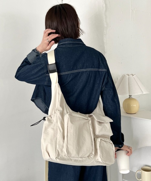 wears(ウェアーズ)の「2wayマルチポケットナイロンショルダーバッグ(ショルダーバッグ・レディース・ダークグレー/ブラック/アイボリー・FREE)」の18枚目の写真