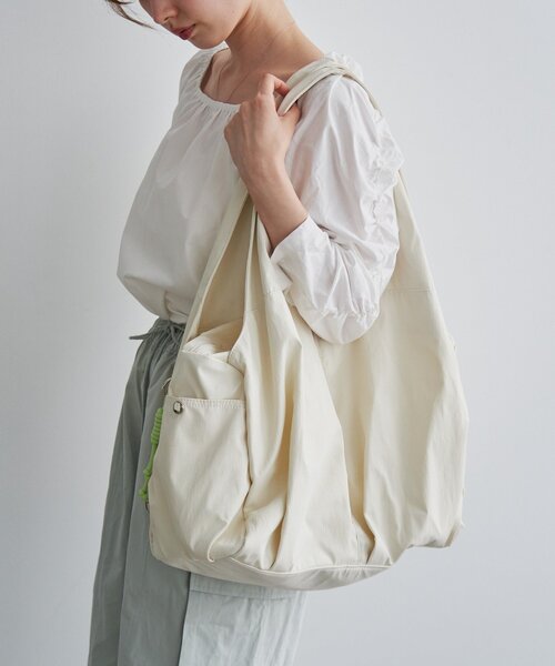 Kastane（カスタネ）の「【WEB限定/A4サイズ】トラベルBAG（トートバッグ・レディース・アイボリー/ブラック・FREE）」の14枚目の写真