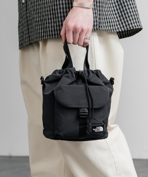 THE NORTH FACE(ザノースフェイス)の「THE NORTH FACE ザ・ノースフェイス BREEZE BUCKET BAG 巾着型ショルダーバッグ/ハンドバッグ(ショルダーバッグ・メンズ・ブラック/ホワイト/ピンク/バイオレット/グレー・FREE)」の14枚目の写真