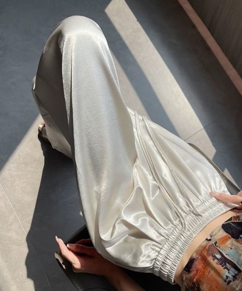 yuue' ( wear )(ユーイ)の「サテンワイドイージーパンツ(その他パンツ・レディース・アイボリー/ブラック・M/L)」の18枚目の写真