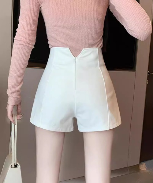 SHEPP（シープ）の「フロントスリット風 センターラインショートパンツ（その他パンツ・レディース・ホワイト/ブラック・M/S）」の3枚目の写真