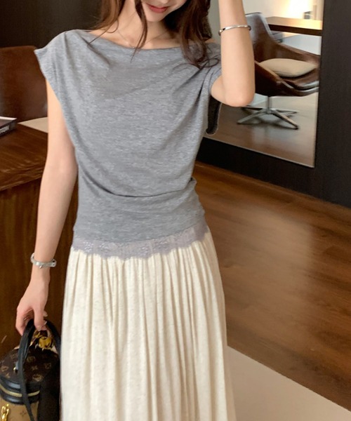 AMAJI（アマジ）の「レーストリム ワンショルダーTシャツ 半袖 レディース フィット感 セクシーきれいめトップス（Tシャツ/カットソー・レディース・グレー/ピンク/ホワイト/ブラック/ネイビー・MEDIUM/SMALL/X-LARGE/LARGE）」の3枚目の写真