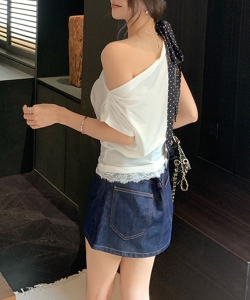 AMAJI（アマジ）の「レーストリム ワンショルダーTシャツ 半袖 レディース フィット感 セクシーきれいめトップス（Tシャツ/カットソー・レディース・グレー/ピンク/ホワイト/ブラック/ネイビー・MEDIUM/SMALL/X-LARGE/LARGE）」の22枚目の写真