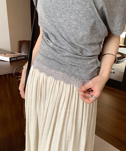 AMAJI（アマジ）の「レーストリム ワンショルダーTシャツ 半袖 レディース フィット感 セクシーきれいめトップス（Tシャツ/カットソー・レディース・グレー/ピンク/ホワイト/ブラック/ネイビー・MEDIUM/SMALL/X-LARGE/LARGE）」の15枚目の写真