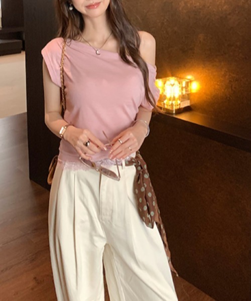 AMAJI（アマジ）の「レーストリム ワンショルダーTシャツ 半袖 レディース フィット感 セクシーきれいめトップス（Tシャツ/カットソー・レディース・グレー/ピンク/ホワイト/ブラック/ネイビー・MEDIUM/SMALL/X-LARGE/LARGE）」の9枚目の写真