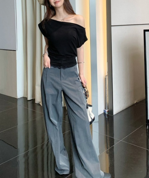 AMAJI（アマジ）の「レーストリム ワンショルダーTシャツ 半袖 レディース フィット感 セクシーきれいめトップス（Tシャツ/カットソー・レディース・グレー/ピンク/ホワイト/ブラック/ネイビー・MEDIUM/SMALL/X-LARGE/LARGE）」の12枚目の写真