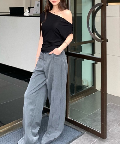 AMAJI（アマジ）の「レーストリム ワンショルダーTシャツ 半袖 レディース フィット感 セクシーきれいめトップス（Tシャツ/カットソー・レディース・グレー/ピンク/ホワイト/ブラック/ネイビー・MEDIUM/SMALL/X-LARGE/LARGE）」の13枚目の写真