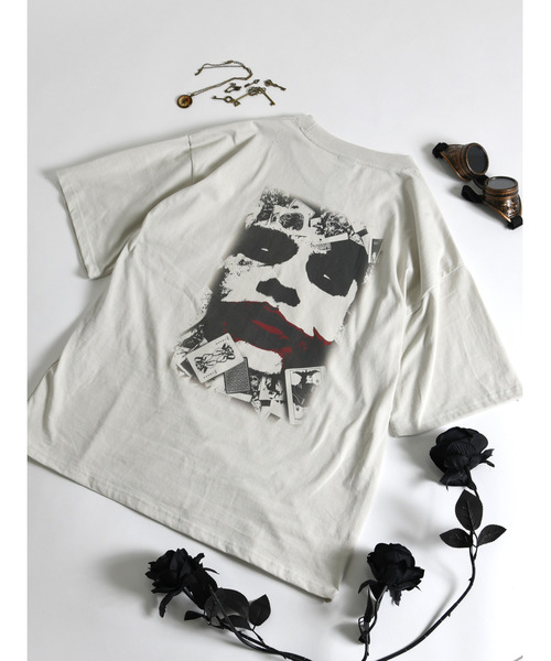 neos（ネオス）の「【neos】The Dark Knight Trilogy JOKER ヴィンテージライク ルーズシルエット プリント Tシャツ メンズ レディース ユニセックス（Tシャツ/カットソー・メンズ・ブラック系1/ブラック系2/ホワイト系1/ホワイト系2・MEDIUM/LARGE/X-LARGE）」の3枚目の写真