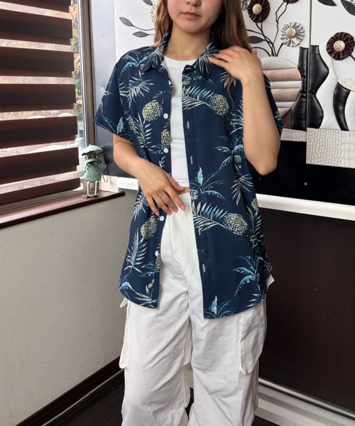 Loco Ocean(ロコオーシャン)の「トロピカル パイナップル 総柄 アロハシャツ / オープンカラーシャツ(シャツ/ブラウス・レディース・ピンク/ネイビー・FREE)」の3枚目の写真