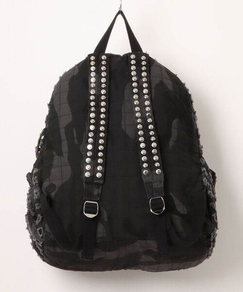 L.H.P(エルエイチピー)の「RECKLESS SCHOLARS/レックレス スカラーズ/CAMMO TRASHED STUDDED BACKPACK(バックパック/リュック・レディース・ブラック・F)」の2枚目の写真
