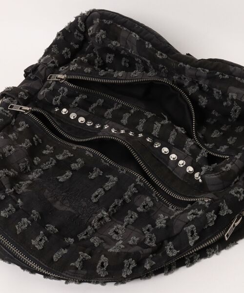 L.H.P(エルエイチピー)の「RECKLESS SCHOLARS/レックレス スカラーズ/CAMMO TRASHED STUDDED BACKPACK(バックパック/リュック・レディース・ブラック・F)」の5枚目の写真