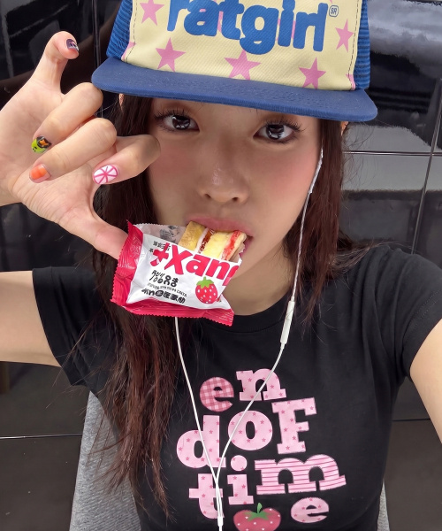 GRAVER（グレーバー）の「[ユニセックス]END OF TIME BERRY スリム半袖Tシャツ_4色（Tシャツ/カットソー・レディース・ブラック/スカイブルー/ホワイト/イエロー・X-SMALL）」の5枚目の写真