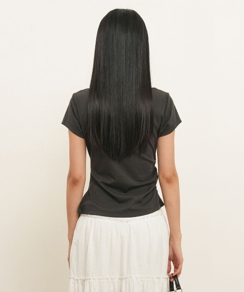 GENERAL IDEA(ジェネラルアイデア)の「【GENERAL IDEA】ドレープシャーリング半袖Tシャツ / DRAPED SHIRRING SHORT-SLEEVE T-SHIRT(Tシャツ/カットソー・レディース・ホワイト/チャコール・S/L/M)」の6枚目の写真