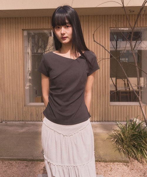 GENERAL IDEA(ジェネラルアイデア)の「【GENERAL IDEA】ドレープシャーリング半袖Tシャツ / DRAPED SHIRRING SHORT-SLEEVE T-SHIRT(Tシャツ/カットソー・レディース・ホワイト/チャコール・S/L/M)」の18枚目の写真
