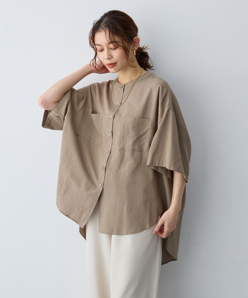 anyfee（エニフィー）の「【anyfee/大きいサイズ】ノーカラーゆるチュニックシャツ（シャツ/ブラウス・レディース・ベージュ/レンガ/チャコール・LL1/3L1/4L1/5L1）」の6枚目の写真