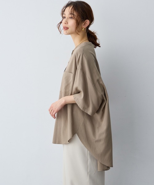 anyfee（エニフィー）の「【anyfee/大きいサイズ】ノーカラーゆるチュニックシャツ（シャツ/ブラウス・レディース・ベージュ/レンガ/チャコール・LL1/3L1/4L1/5L1）」の4枚目の写真