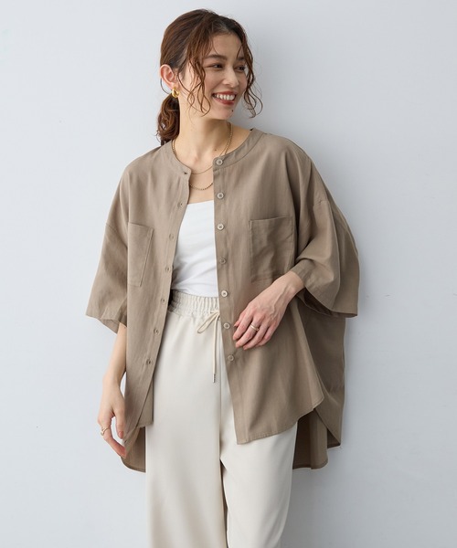 anyfee（エニフィー）の「【anyfee/大きいサイズ】ノーカラーゆるチュニックシャツ（シャツ/ブラウス・レディース・ベージュ/レンガ/チャコール・LL1/3L1/4L1/5L1）」の15枚目の写真