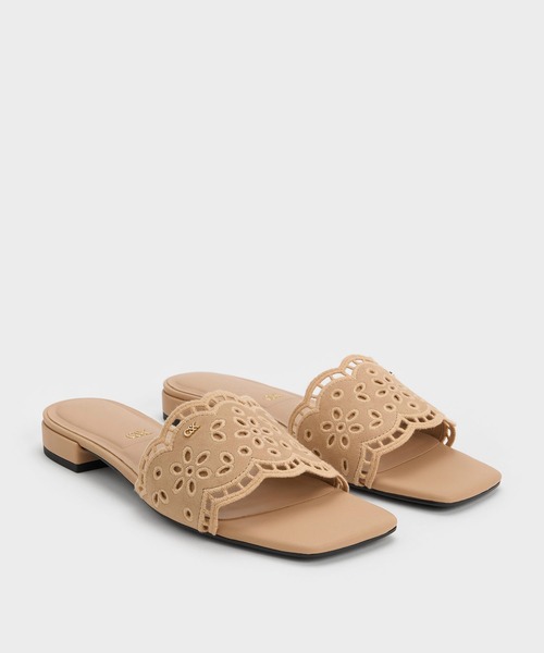 CHARLES & KEITH(チャールズ & キース)の「レザー エンブロイダリー スライドサンダル(サンダル・レディース・ベージュ/ホワイト・23.5cm/23cm/22.5cm/25cm/24.5cm)」の8枚目の写真