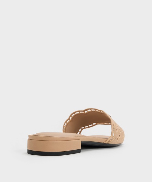 CHARLES & KEITH(チャールズ & キース)の「レザー エンブロイダリー スライドサンダル(サンダル・レディース・ベージュ/ホワイト・23.5cm/23cm/22.5cm/25cm/24.5cm)」の9枚目の写真