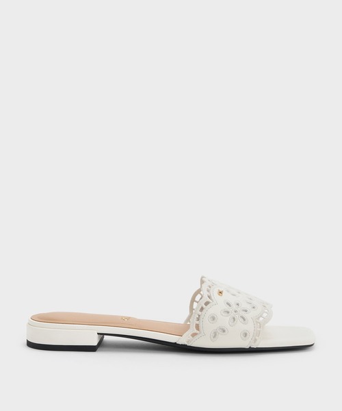CHARLES & KEITH(チャールズ & キース)の「レザー エンブロイダリー スライドサンダル(サンダル・レディース・ベージュ/ホワイト・23.5cm/23cm/22.5cm/25cm/24.5cm)」の13枚目の写真
