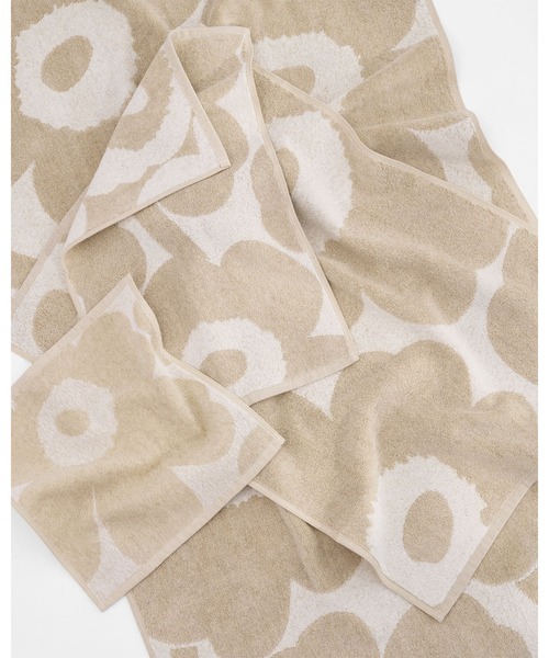 marimekko(マリメッコ)の「Unikko Mini / Towel 30X30cm(ハンカチ/ハンドタオル・レディース・ベージュ・FREE)」の6枚目の写真