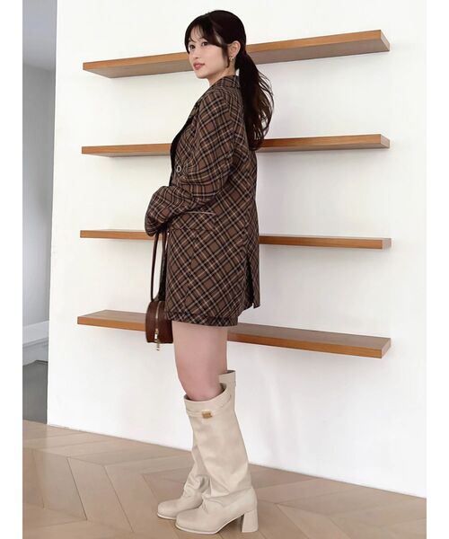 dazzlin(ダズリン)の「ベルトラウンドロングブーツ(ブーツ・レディース・ブラウン/ブラック/アイボリー・LARGE/MEDIUM)」の19枚目の写真