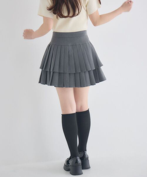 ems excite(エムズエキサイト)の「2段プリーツミニSK(スカート・レディース・ブラック系その他2/ベージュ/ダークグレー・FREE)」の9枚目の写真
