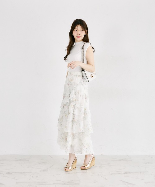 tocco closet(トッコ クローゼット)の「ラメ楊柳フラワープリントアシメフリルティアードスカート(Tシャツ/カットソー・レディース・オフホワイト/ブルー・M)」の5枚目の写真
