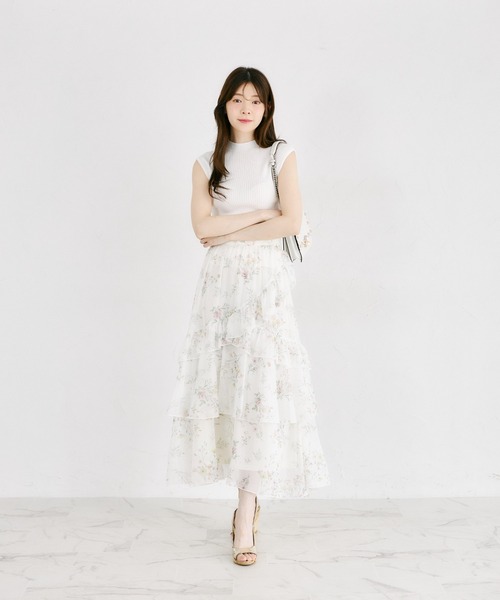 tocco closet(トッコ クローゼット)の「ラメ楊柳フラワープリントアシメフリルティアードスカート(Tシャツ/カットソー・レディース・オフホワイト/ブルー・M)」の3枚目の写真
