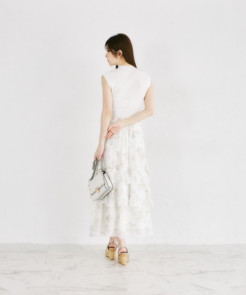 tocco closet(トッコ クローゼット)の「ラメ楊柳フラワープリントアシメフリルティアードスカート(Tシャツ/カットソー・レディース・オフホワイト/ブルー・M)」の6枚目の写真