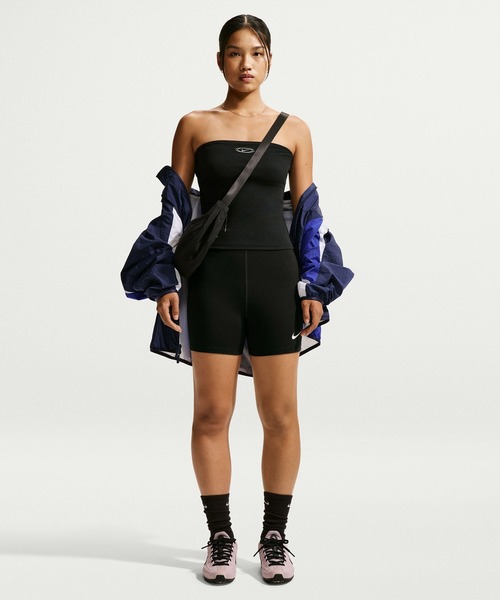 NIKE(ナイキ)の「NIKE AS W NK STREET GFX TUBE TOP / ナイキ ウィメンズ ストリート GFX チューブ トップ 【SP】(タンクトップ・レディース・ホワイト/ブラック・S/L/M)」の8枚目の写真