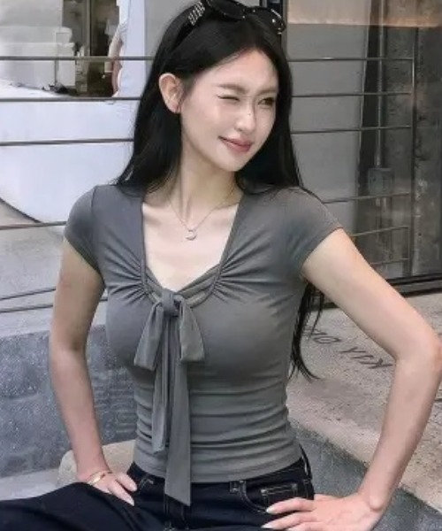 DIAVEL(ディアベル)の「【2色展開】ラインストーンロールアップデニムショートパンツ(Tシャツ/カットソー・レディース・グレー/ベージュ・M)」の13枚目の写真