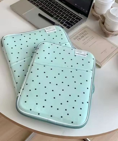 ammy.（エイミードット）の「【 ammy. / エイミードット 】 ミニスター クッション タブレット ケース/11インチ/13インチ（PC・タブレットケース・レディース・ミント/ブラック/ブラウン/ピンク・13/11）」の7枚目の写真