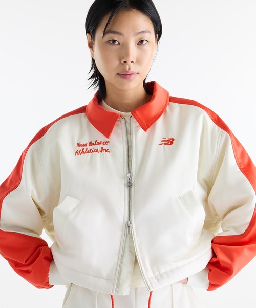 NEW BALANCE（ニューバランス）の「スポーツレガシースタジアムジャケット（ブルゾン・レディース・カーキブラウン/アイボリー・SMALL/MEDIUM/LARGE/X-LARGE/XX-LARGE）」の4枚目の写真