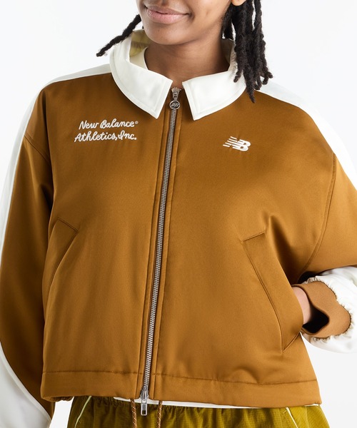 NEW BALANCE（ニューバランス）の「スポーツレガシースタジアムジャケット（ブルゾン・レディース・カーキブラウン/アイボリー・SMALL/MEDIUM/LARGE/X-LARGE/XX-LARGE）」の8枚目の写真