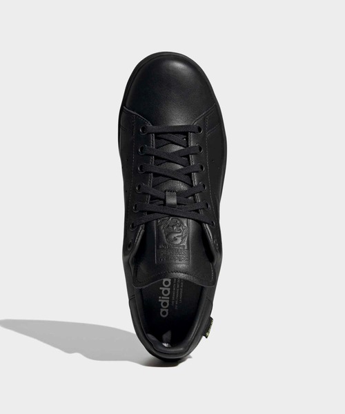 adidas（アディダス）の「スタンスミス GORE-TEX / Stan Smith GORE-TEX / アディダスオリジナルス adidas Originals（スニーカー・メンズ・ブラック・22.0cm/22.5cm/23.0cm/23.5cm/24.0cm/24.5cm/25.0cm/25.5cm/26.0cm/26.5cm/27.0cm/27.5cm/28.0cm/28.5cm/29.0cm/29.5cm/30.0cm/31cm）」の2枚目の写真