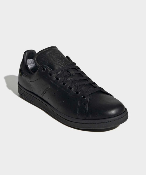 adidas（アディダス）の「スタンスミス GORE-TEX / Stan Smith GORE-TEX / アディダスオリジナルス adidas Originals（スニーカー・メンズ・ブラック・22.0cm/22.5cm/23.0cm/23.5cm/24.0cm/24.5cm/25.0cm/25.5cm/26.0cm/26.5cm/27.0cm/27.5cm/28.0cm/28.5cm/29.0cm/29.5cm/30.0cm/31cm）」の4枚目の写真