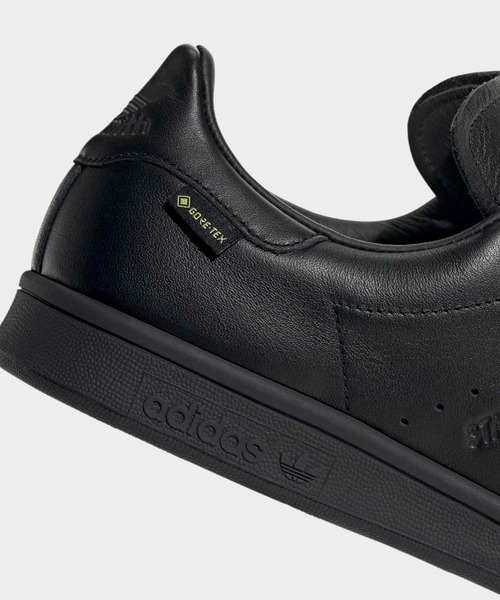 adidas（アディダス）の「スタンスミス GORE-TEX / Stan Smith GORE-TEX / アディダスオリジナルス adidas Originals（スニーカー・メンズ・ブラック・22.0cm/22.5cm/23.0cm/23.5cm/24.0cm/24.5cm/25.0cm/25.5cm/26.0cm/26.5cm/27.0cm/27.5cm/28.0cm/28.5cm/29.0cm/29.5cm/30.0cm/31cm）」の7枚目の写真