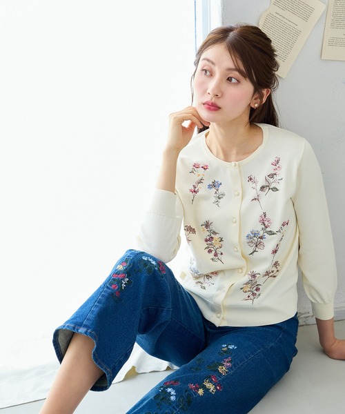 Rose Tiara(ローズティアラ)の「ボタニカルフラワニットカーディガン(カーディガン/ボレロ・レディース・オフホワイト/ブラック・42/38)」の19枚目の写真
