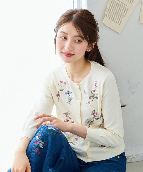Rose Tiara(ローズティアラ)の「ボタニカルフラワニットカーディガン(カーディガン/ボレロ・レディース・オフホワイト/ブラック・42/38)」の20枚目の写真