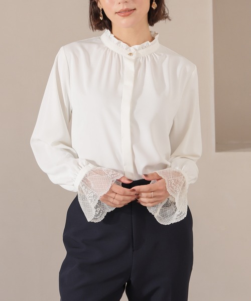 GLACIER lusso(グラシアルッソ)の「袖口レースブラウス(シャツ/ブラウス・レディース・ネイビー/ブルー/アイボリー・M/S/L/LL)」の1枚目の写真