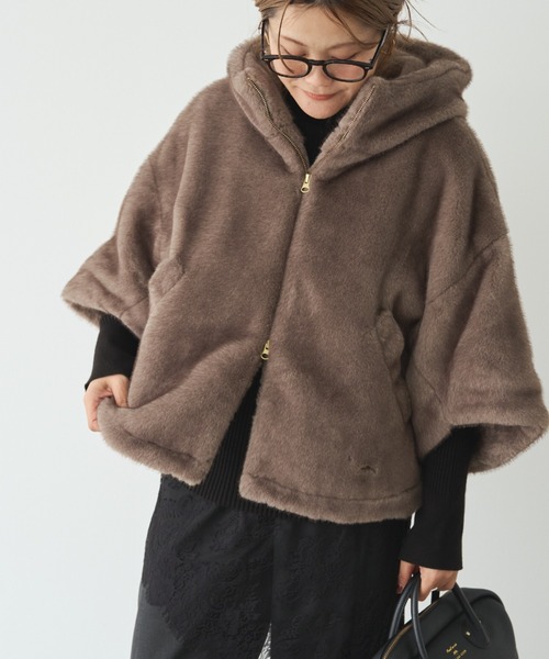 PUAL CE CIN(ピュアルセシン)の「ミンク風ファーポンチョジャケット(ポンチョ・レディース・グレイッシュベージュ/ブラウン・FREE)」の5枚目の写真