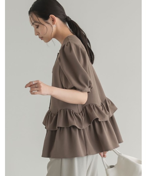 Re:EDIT（リエディ）の「[接触冷感/UVカット97%以上/UPF50+/防シワ］カットジョーゼットペプラムティアードジャケット（ブルゾン・レディース・モカ/チャコールグレー/ブラック/アイボリー・MEDIUM/LARGE）」の18枚目の写真