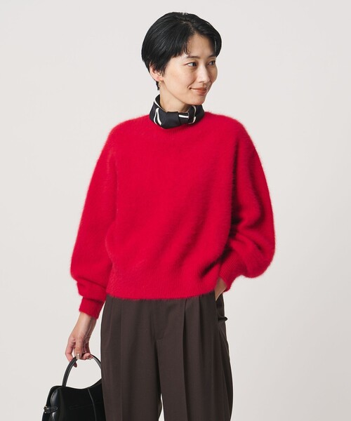 UNITED ARROWS(ユナイテッドアローズ)の「フォックスカシミヤ クルーネック ショート ニット(ニット/セーター・レディース・オフホワイト/レッド/ダークグレー・FREE)」の3枚目の写真