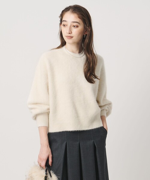 UNITED ARROWS(ユナイテッドアローズ)の「フォックスカシミヤ クルーネック ショート ニット(ニット/セーター・レディース・オフホワイト/レッド/ダークグレー・FREE)」の1枚目の写真