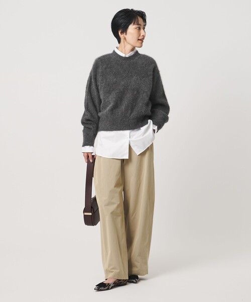 UNITED ARROWS(ユナイテッドアローズ)の「フォックスカシミヤ クルーネック ショート ニット(ニット/セーター・レディース・オフホワイト/レッド/ダークグレー・FREE)」の4枚目の写真