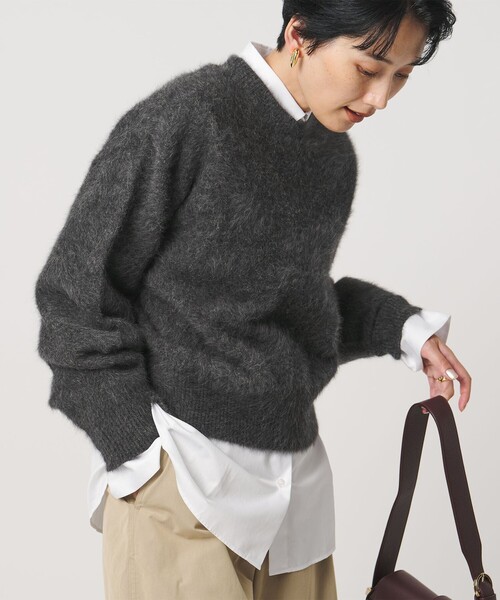 UNITED ARROWS(ユナイテッドアローズ)の「フォックスカシミヤ クルーネック ショート ニット(ニット/セーター・レディース・オフホワイト/レッド/ダークグレー・FREE)」の7枚目の写真