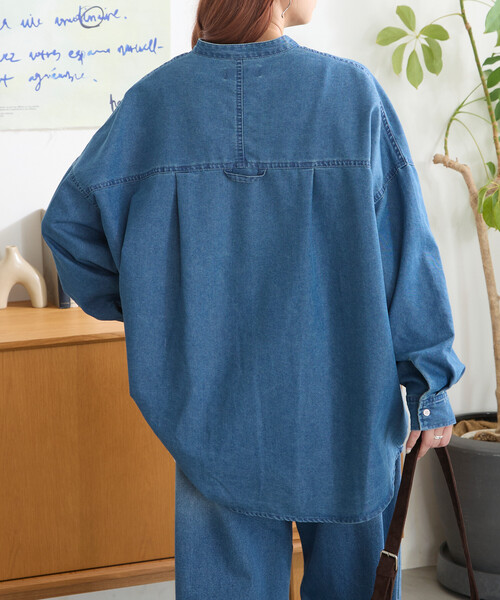 MONO-MART(モノマート)の「<マシンウォッシャブル>バンドカラー ダブルポケット オーバーサイズ デニムシャツ(シャツ/ブラウス・レディース・インディゴブルー/カーキ/ブルー/グレー/ライトベージュ/ピンク・M/L)」の13枚目の写真
