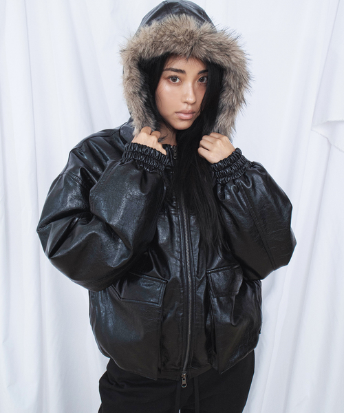 CHICKS(チックス)の「リバーシブルレザー×ファーコート フードジャンパージャケット ブラック(その他アウター・レディース・ブラック・ONE SIZE)」の1枚目の写真