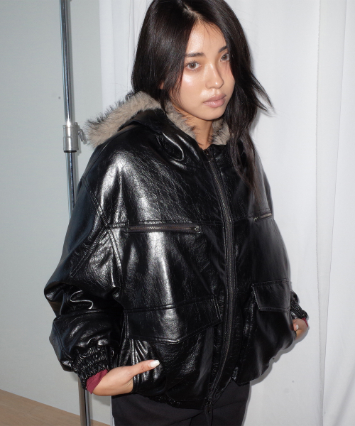 CHICKS(チックス)の「リバーシブルレザー×ファーコート フードジャンパージャケット ブラック(その他アウター・レディース・ブラック・ONE SIZE)」の5枚目の写真